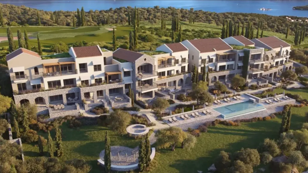 Lustica Bay: The Peaks