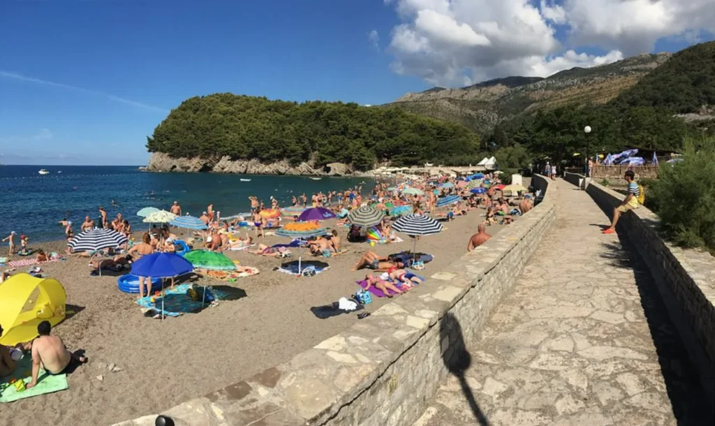 Full Guide to Petrovac: Lifestyle, Beaches, Infrastructure, and Real Estate