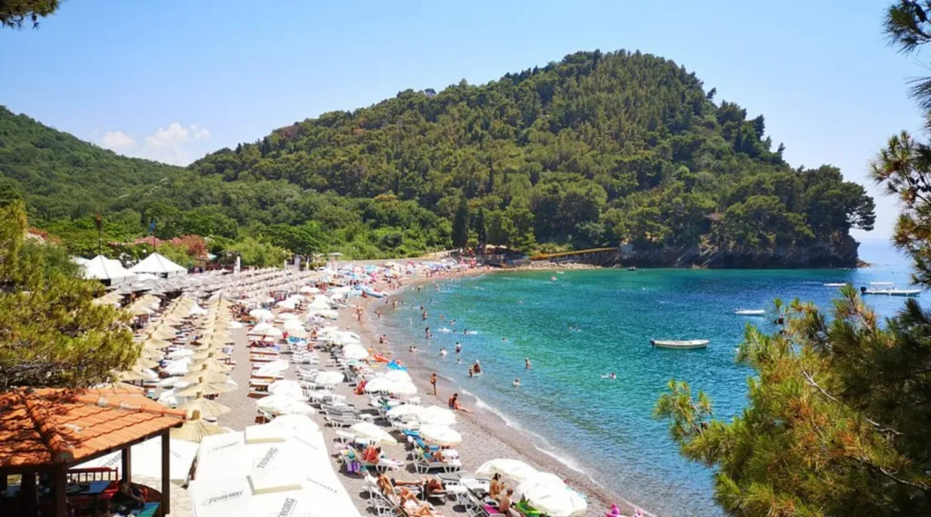 Full Guide to Petrovac: Lifestyle, Beaches, Infrastructure, and Real Estate
