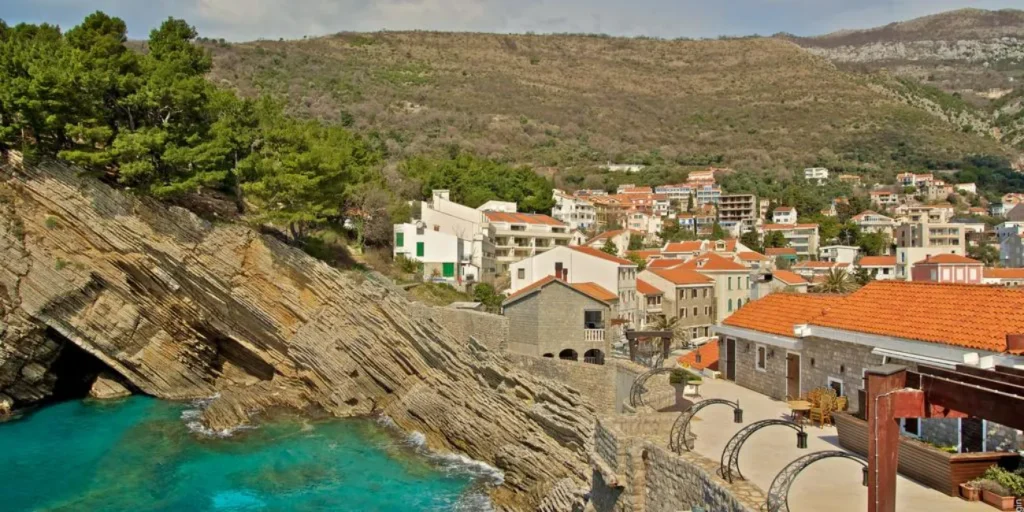 Full Guide to Petrovac: Lifestyle, Beaches, Infrastructure, and Real Estate