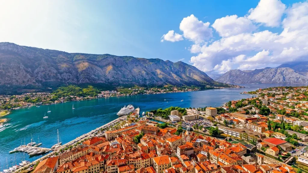 Полный путеводитель по Котору: Образ жизни, пляжи, инфраструктура и недвижимость