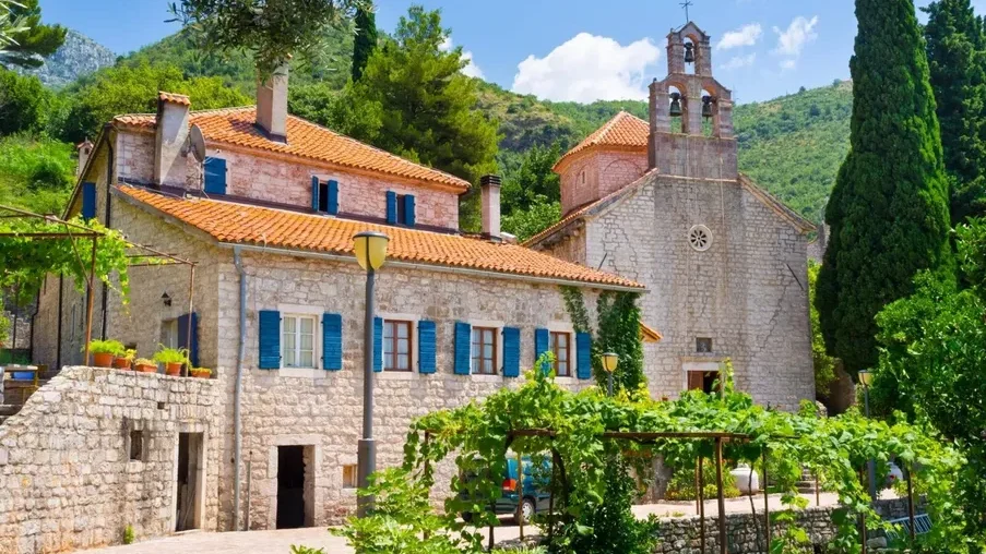 Топ-10 достопримечательностей, которые стоит посмотреть и чем заняться в Свети-Стефане