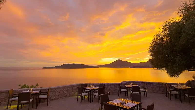 Топ-10 достопримечательностей, которые стоит посмотреть и чем заняться в Свети-Стефане