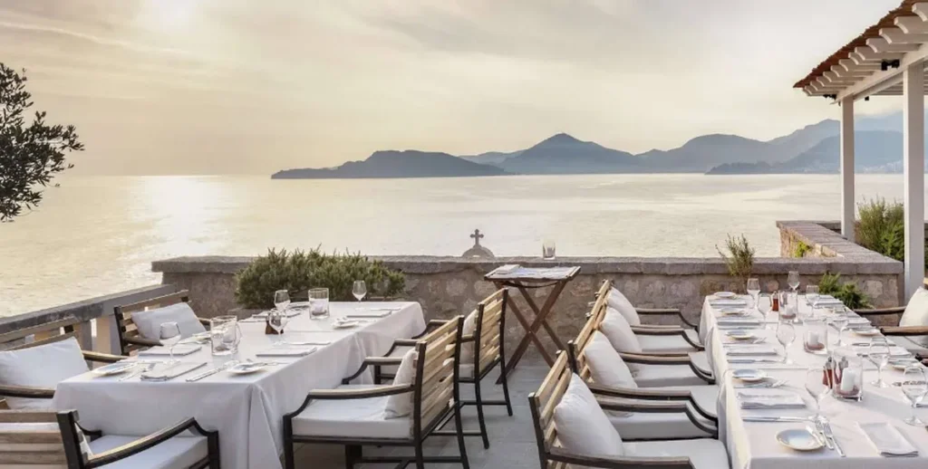 Топ-10 достопримечательностей, которые стоит посмотреть и чем заняться в Свети-Стефане