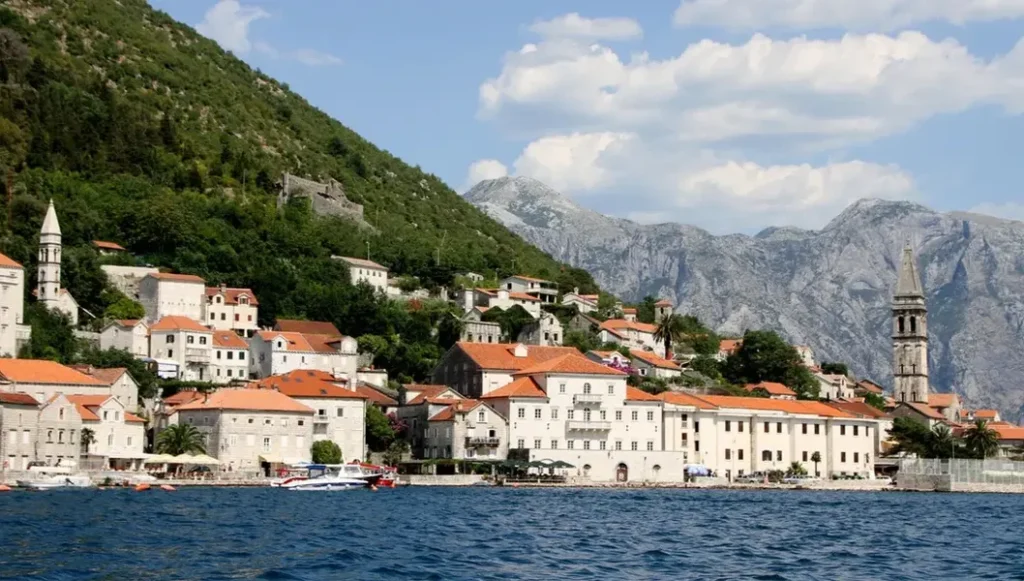Full Guide to Perast: Lifestyle, Beaches, Infrastructure, and Real Estate