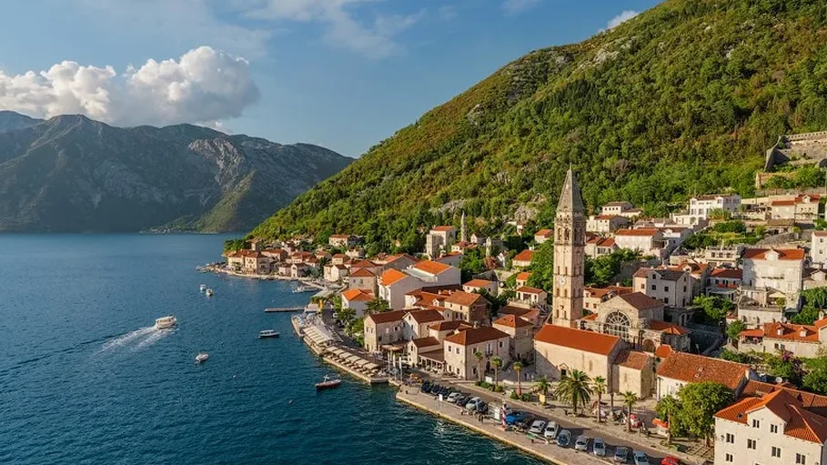 Full Guide to Perast: Lifestyle, Beaches, Infrastructure, and Real Estate