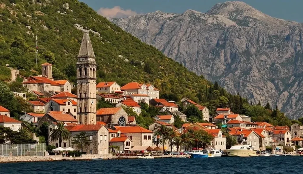 Full Guide to Perast: Lifestyle, Beaches, Infrastructure, and Real Estate